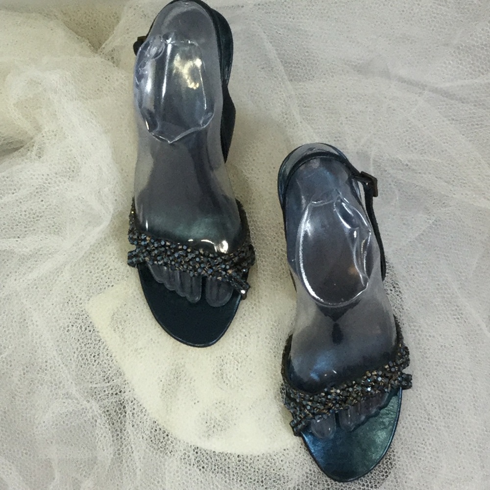 PELLE MODA CRYSTAL EMBELLISHED SANDALS METALLIC BL